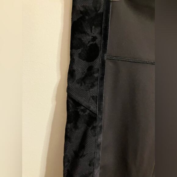 Lululemon Wunder Under Crop High-Rise Black Velvet Floral Flocked 21 Sz 4 - Picture 5 of 13